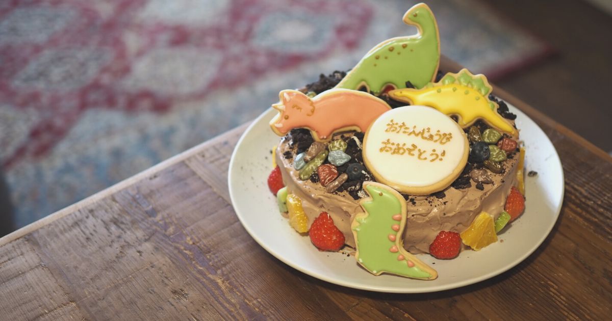 恐竜アイシングクッキーとケーキを手作りして4歳誕生日をお祝いしてみた